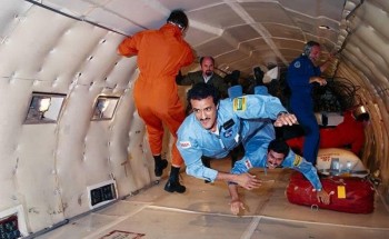 أُسند له مراقبة إطلاق القمر العربي الثاني.. ماذا قال “سلطان بن سلمان” للشباب العربي قبل 36 عامًا