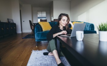 بعضها سهل ممتنع لكنه مربح.. 9 وظائف يمكنك العمل بها من المنزل