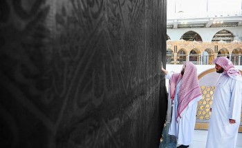 شاهد.. غسل الكعبة المشرفة وتعقيمها وتطييبها بمشاركة “السديس”