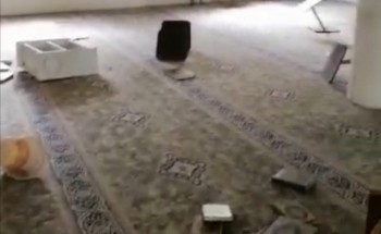 شاهد.. سطو وعبث بالمصاحف والأثاث بأحد جوامع “الداير” بجازان