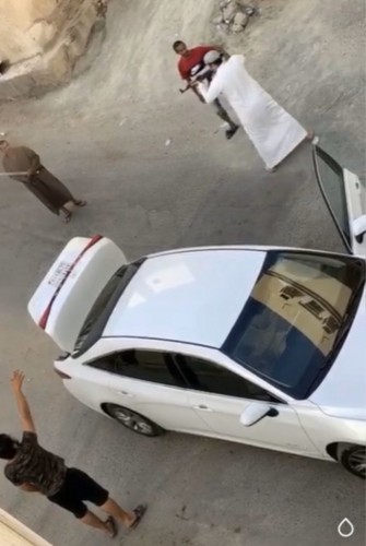 بعد انتشار هذا الفيديو جهود أمنية مكثفة بجدة للقبض على مواطن أصاب آخر بطلق ناري