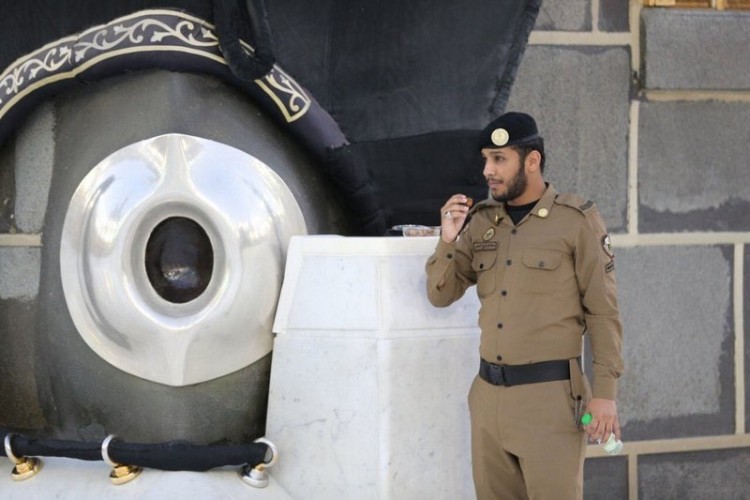 شاهد من الحرم.. “إمارة مكة” تواصل بث صور الاعتزاز بـ”أبطال في الميدان”