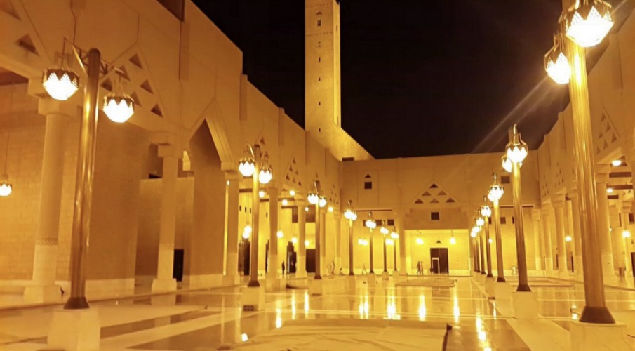 السماح لمؤذِّني الجوامع والمساجد بترديد تكبيرات العيد عبر مكبرات الصوت