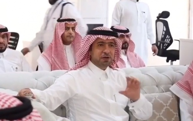 🎥فيديو يظهر البيوت المغشوشة التي تسقط اسقفها والحقيل يلزم المقاولين بالتأمين 10 سنوات ضد عيوب المباني والإنشاءات